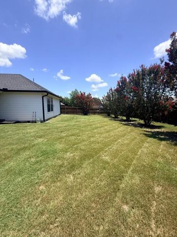 136 Holly Street, Waxahachie, TX 75165