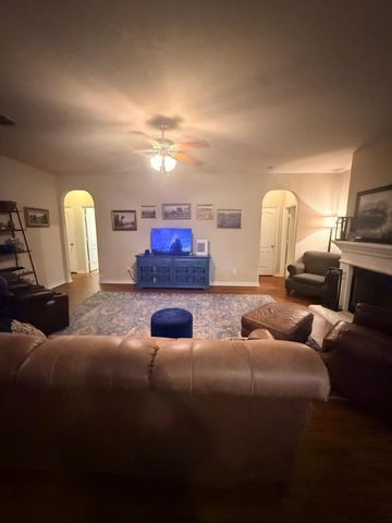 136 Holly Street, Waxahachie, TX 75165