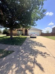 136 Holly Street, Waxahachie, TX 75165