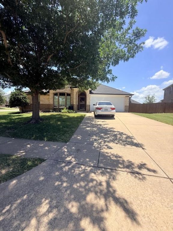 136 Holly Street, Waxahachie, TX 75165