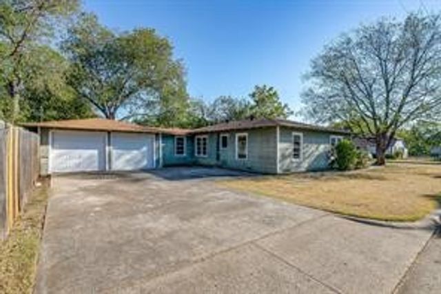 201 N Normandale Street, White Settlement, TX 76108