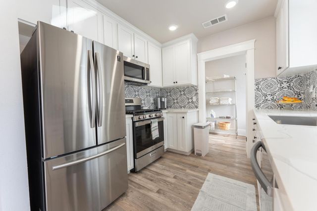 1036 N Adoline Avenue, Fresno, CA 93728