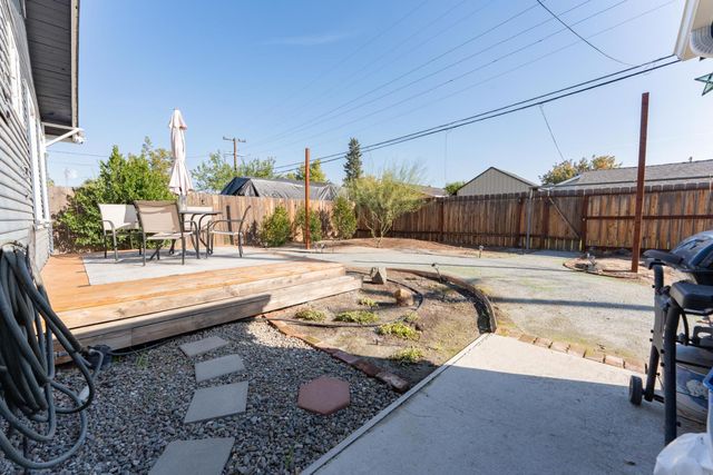 1036 N Adoline Avenue, Fresno, CA 93728