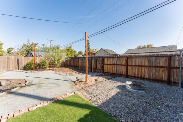 1036 N Adoline Avenue, Fresno, CA 93728