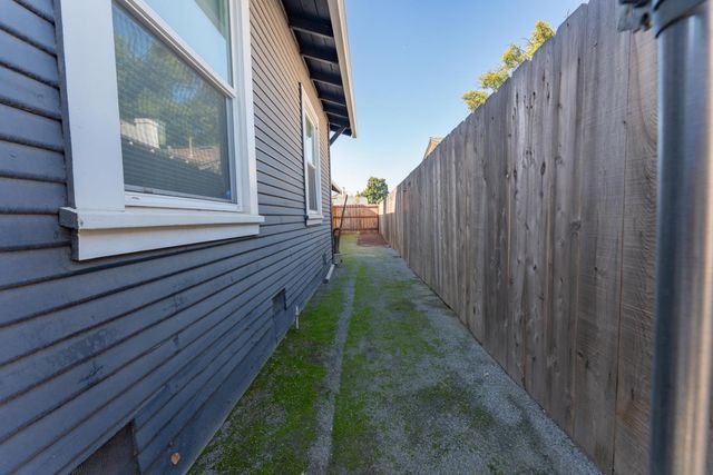 1036 N Adoline Avenue, Fresno, CA 93728