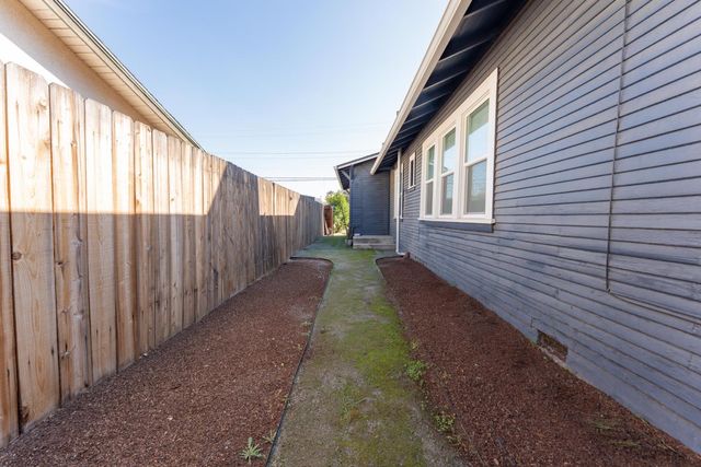 1036 N Adoline Avenue, Fresno, CA 93728