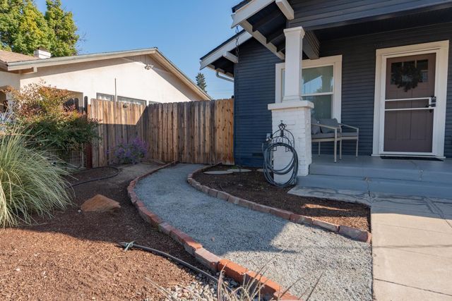 1036 N Adoline Avenue, Fresno, CA 93728