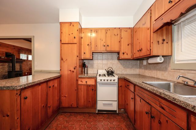 44 W Huntress Pond Road, Barnstead, NH 03225