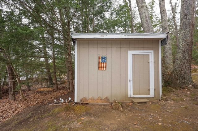 44 W Huntress Pond Road, Barnstead, NH 03225