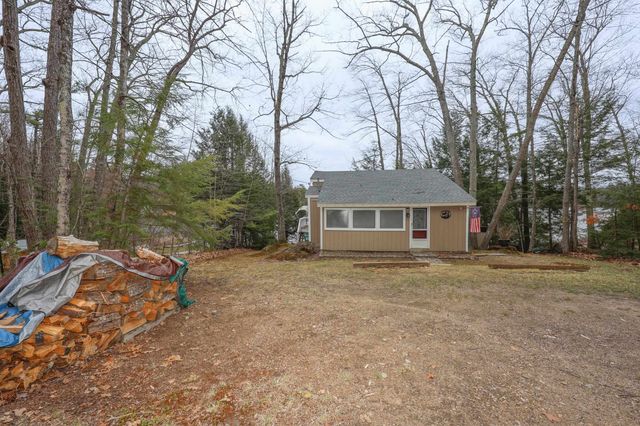 44 W Huntress Pond Road, Barnstead, NH 03225