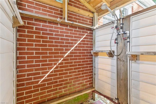 21 Rens RD, Poquoson, VA 23662