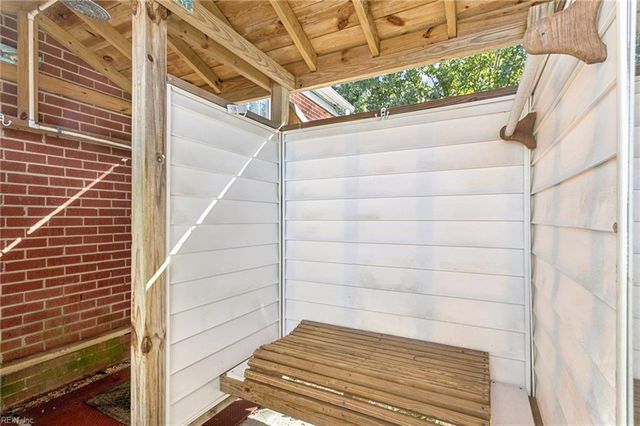 21 Rens RD, Poquoson, VA 23662