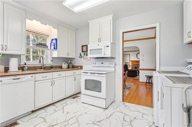 21 Rens RD, Poquoson, VA 23662