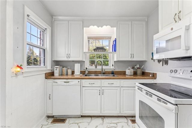 21 Rens RD, Poquoson, VA 23662