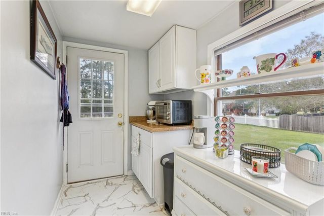 21 Rens RD, Poquoson, VA 23662