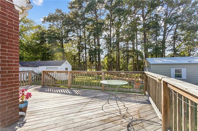 21 Rens RD, Poquoson, VA 23662