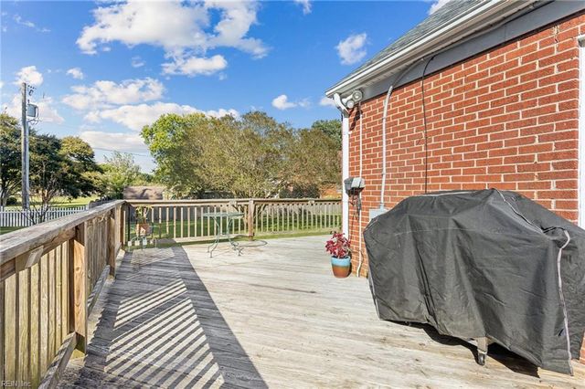 21 Rens RD, Poquoson, VA 23662