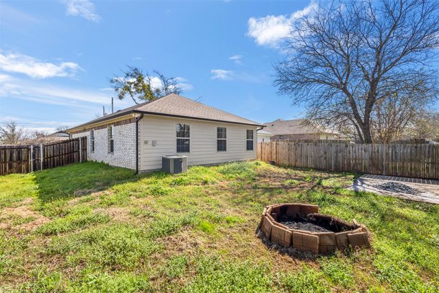 300 Lipscomb Street, Cleburne, TX 76031