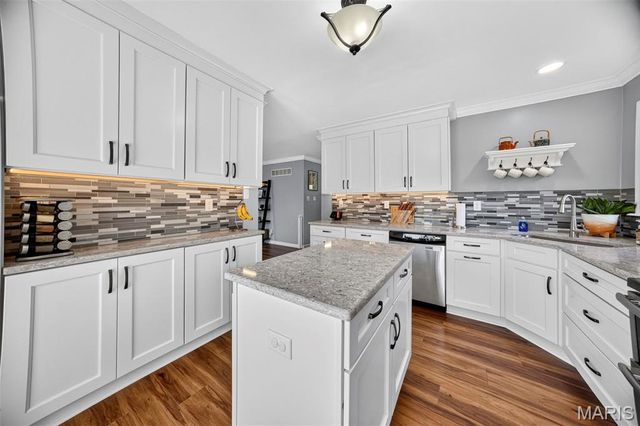 404 Silver Maple Court, Fenton, MO 63026