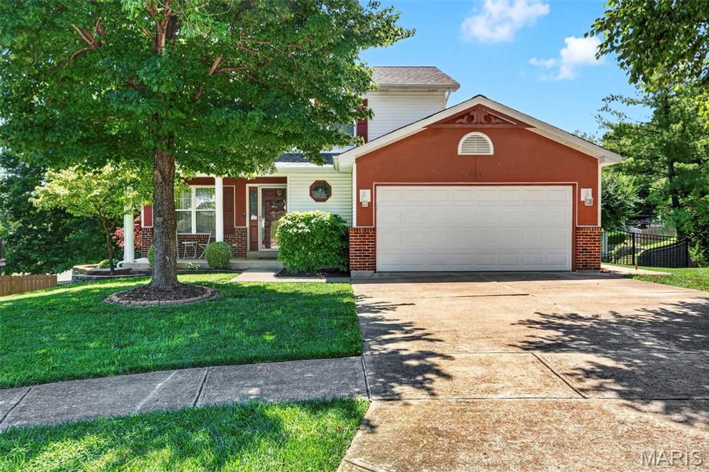 404 Silver Maple Court, Fenton, MO 63026