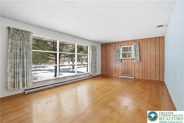 463 Linden Street, Coopersburg Boro, PA 18036