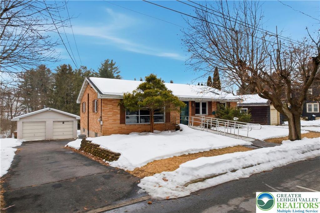 463 Linden Street, Coopersburg Boro, PA 18036