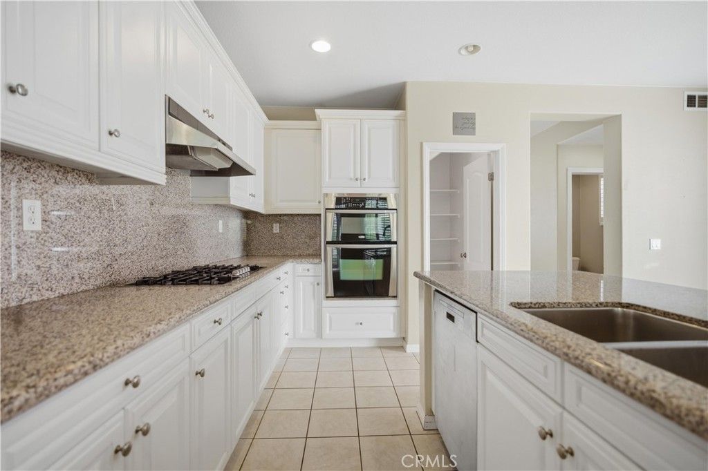 Image 16 of property listing at 653 E Gardenia Drive, Azusa, CA 91702