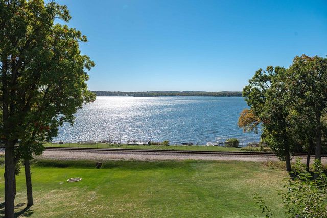 N39W27485 Hillside Grove ROAD, Pewaukee, WI 53072