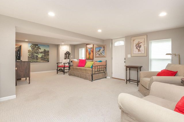 N39W27485 Hillside Grove ROAD, Pewaukee, WI 53072