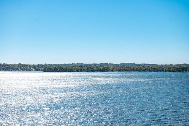 N39W27485 Hillside Grove ROAD, Pewaukee, WI 53072