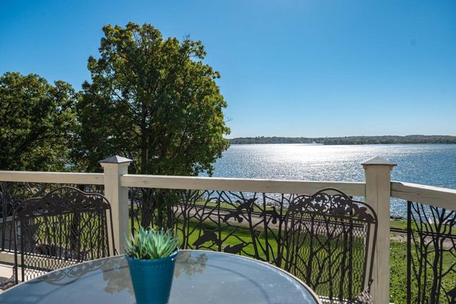 N39W27485 Hillside Grove ROAD, Pewaukee, WI 53072