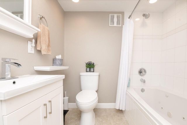 N39W27485 Hillside Grove ROAD, Pewaukee, WI 53072