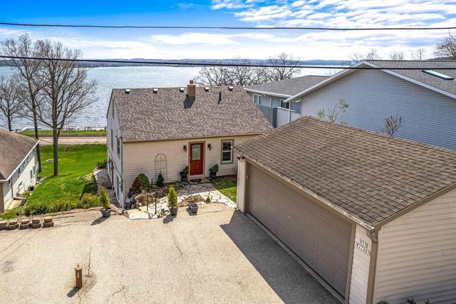 N39W27485 Hillside Grove ROAD, Pewaukee, WI 53072