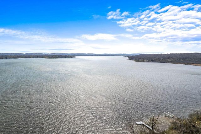 N39W27485 Hillside Grove ROAD, Pewaukee, WI 53072