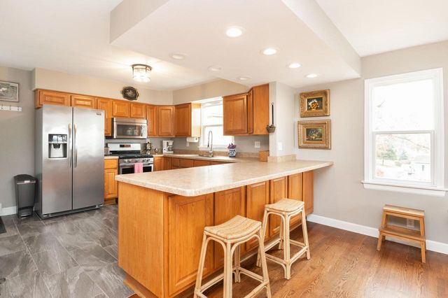 N39W27485 Hillside Grove ROAD, Pewaukee, WI 53072