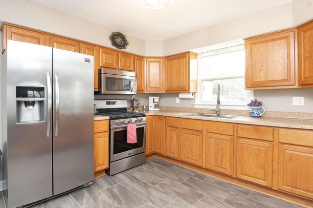 N39W27485 Hillside Grove ROAD, Pewaukee, WI 53072