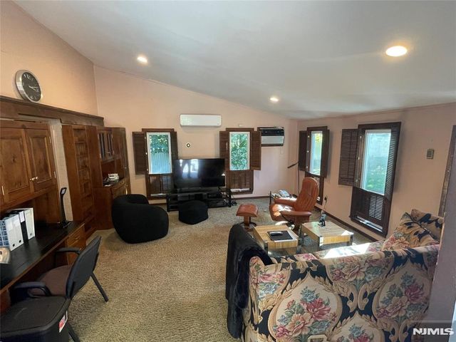 1 Grange Court, Teaneck, NJ 07666