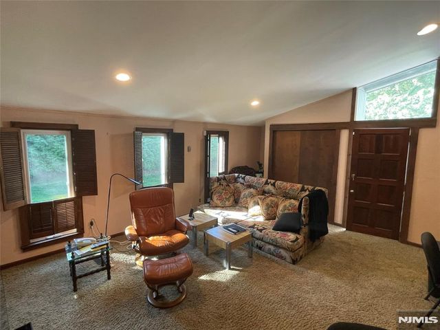 1 Grange Court, Teaneck, NJ 07666