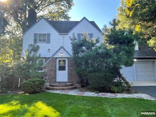 1 Grange Court, Teaneck, NJ 07666