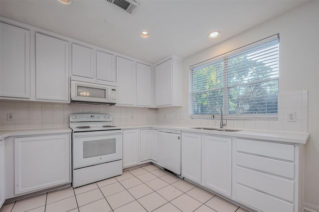 34 S Willow Point Circle, The Woodlands, TX 77382
