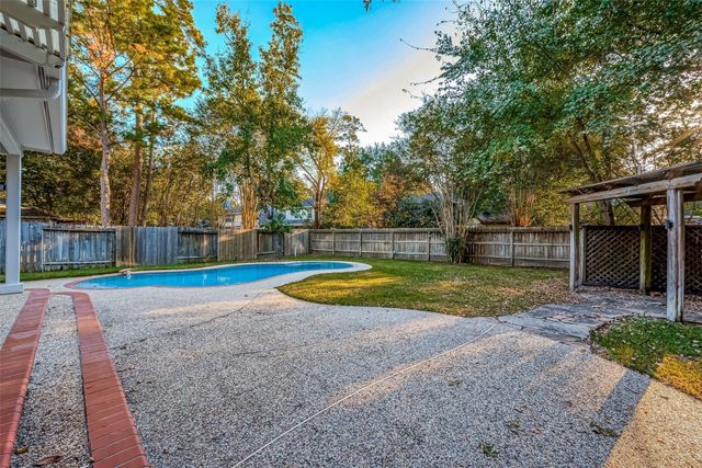 34 S Willow Point Circle, The Woodlands, TX 77382
