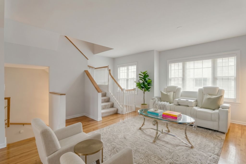 821 N Harlem Avenue, Oak Park, IL 60302 — photo 2
