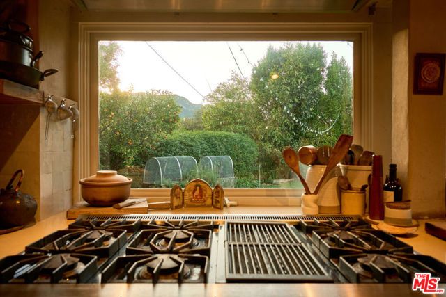 22068 Topanga School Road, Topanga (los Angeles), CA 90290