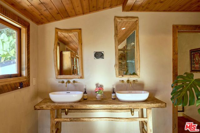 22068 Topanga School Road, Topanga (los Angeles), CA 90290