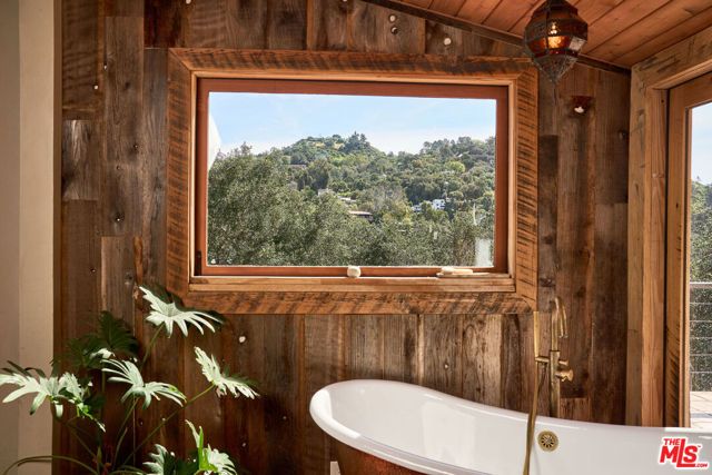 22068 Topanga School Road, Topanga (los Angeles), CA 90290