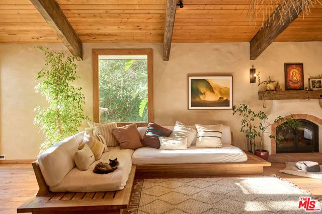 22068 Topanga School Road, Topanga (los Angeles), CA 90290