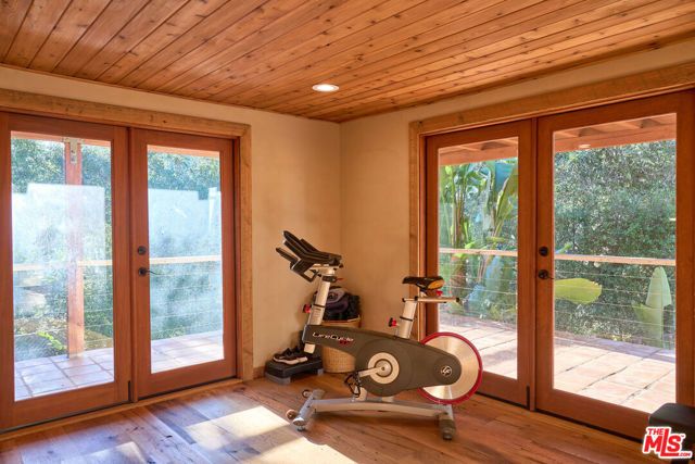 22068 Topanga School Road, Topanga (los Angeles), CA 90290