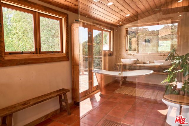 22068 Topanga School Road, Topanga (los Angeles), CA 90290