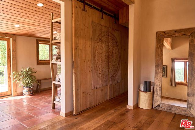 22068 Topanga School Road, Topanga (los Angeles), CA 90290