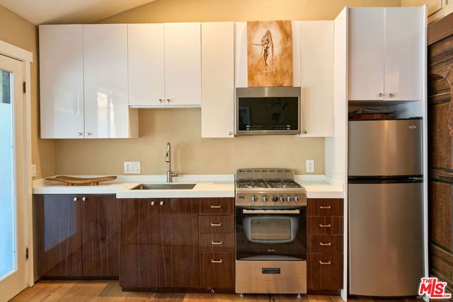 22068 Topanga School Road, Topanga (los Angeles), CA 90290